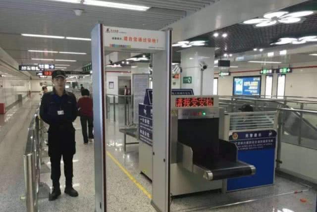 工資不高，為何年輕人仍愿成為地鐵安檢員？